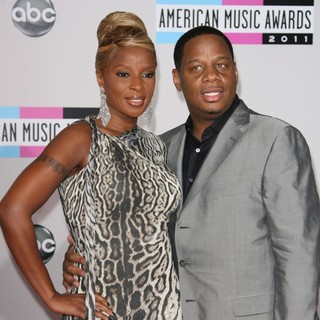 Mary J. Blige, Kendu Isaacs in 2011 American Music Awards - Arrivals