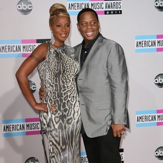 Mary J. Blige, Kendu Isaacs in 2011 American Music Awards - Arrivals