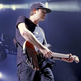 Tom DeLonge, Blink-182 in Blink-182 Performing Live