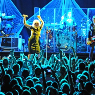 Blondie Performing Live - blondie-performing-live-03