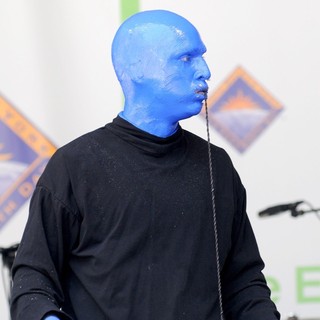 Blue Man Group in New York Celebrates Earth Day's 40th Anniversary - blue-man-group-earth-day-s-40th-anniversary-03