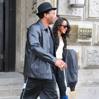Bobbi Kristina Brown in Bobbi Kristina Brown Leaving The Hotel de Rome