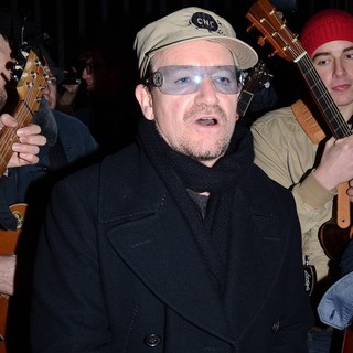 Bono Singing for Charity at The Entrance to St. Stephen's Park - bono-singing-for-charity-02