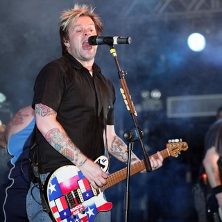 Jaret Reddick, Bowling For Soup in Bowling For Soup Perform Live for The Fifth Anniversary Celebration