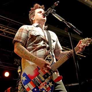 Jaret Reddick, Bowling For Soup in Bowling For Soup Performing at Liverpool O2 Academy