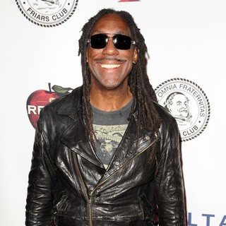 Dave Matthews Band in The Friars Club Roast of Jack Black - boyd-tinsley-friars-club-roast-of-jack-black-02