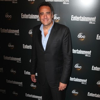 Brad Garrett in Entertainment Weekly and ABC TV Celebrate The New York Upfronts with A VIP Cocktail Party - Arrivals - brad-garrett-entertainment-weekly-and-abc-tv-celebrate-new-york-upfronts-02