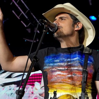 Brad Paisley Performing - brad-paisley-performing-06