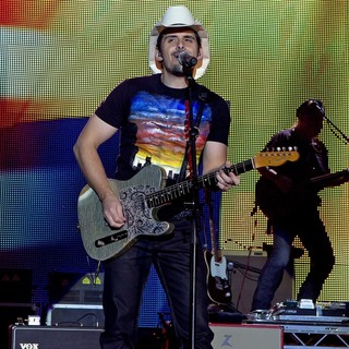 Brad Paisley Performing - brad-paisley-performing-15