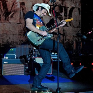 Brad Paisley Performing - brad-paisley-performing-17