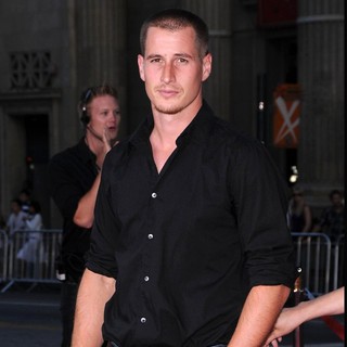 Brendan Fehr in World Premiere of The X-Files: I Want to Believe - brendan-fehr-premiere-the-x-files-i-want-to-believe-02
