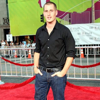 Brendan Fehr in World Premiere of The X-Files: I Want to Believe - brendan-fehr-premiere-the-x-files-i-want-to-believe-03
