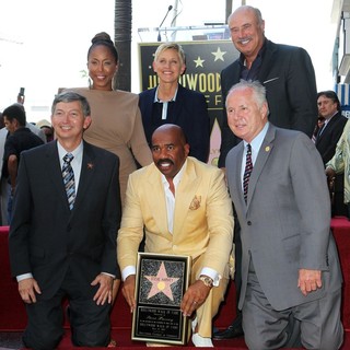 Marjorie Bridges, Leron Gubler, Ellen DeGeneres, Steve Harvey, Phil McGraw, Tom LaBonge in Steve Harvey Is Honoured with A Star on The Hollywood Walk of Fame