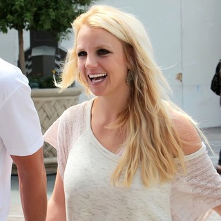 Britney Spears in Britney Spears Shopping at The Grove