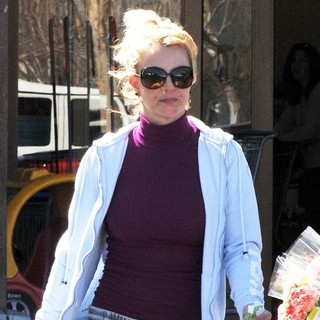 Britney Spears in Britney Spears Is Spotted Leaving Albertsons Market to Stock Up on Some Groceries