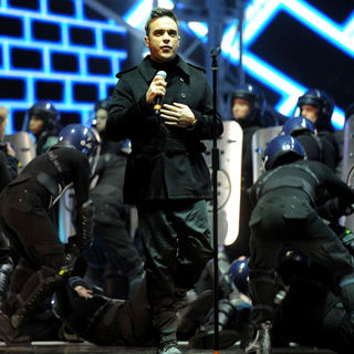 Robbie Williams in The BRIT Awards 2011 - Inside