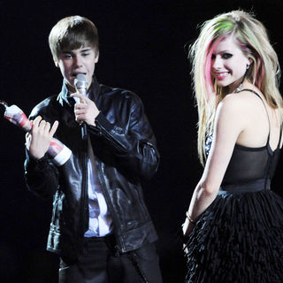Justin Bieber, Avril Lavigne in The BRIT Awards 2011 - Inside