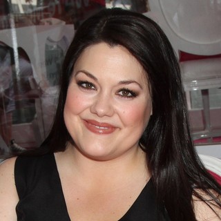 Brooke Elliott in Drop Dead Diva Celebrates 2nd Season with DVD Signing