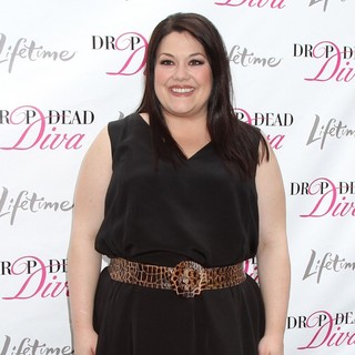 Brooke Elliott in Drop Dead Diva Celebrates 2nd Season with DVD Signing