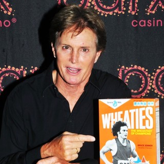Bruce Jenner Meets and Greets Fans at Olympian Weekend - bruce-jenner-meets-and-greets-fans-03