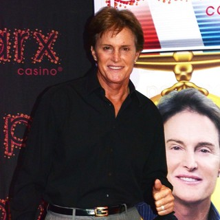 Bruce Jenner Meets and Greets Fans at Olympian Weekend - bruce-jenner-meets-and-greets-fans-04