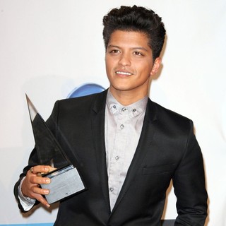 Bruno Mars in 2011 American Music Awards - Press Room