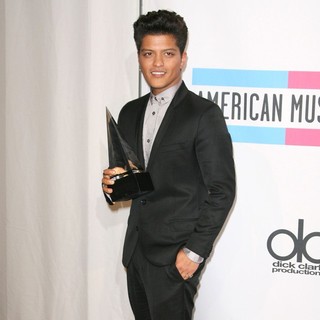 Bruno Mars in 2011 American Music Awards - Press Room