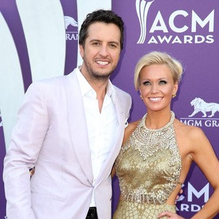 Luke Bryan in 48th Annual ACM Awards - Arrivals - bryan-48th-annual-acm-awards-01
