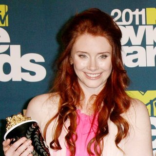 Bryce Dallas Howard in 2011 MTV Movie Awards - Press Room