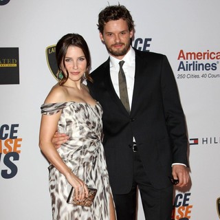 Sophia Bush, Austin Nichols in The 17th Annual Race to Erase MS
