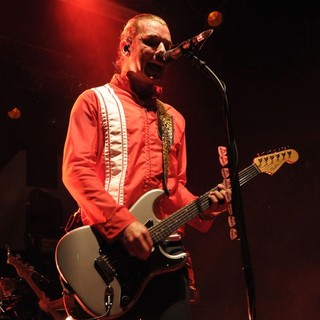 Gavin Rossdale, Bush in Bush Perform Live