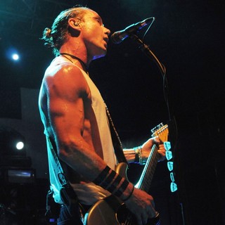 Gavin Rossdale, Bush in Bush Perform Live