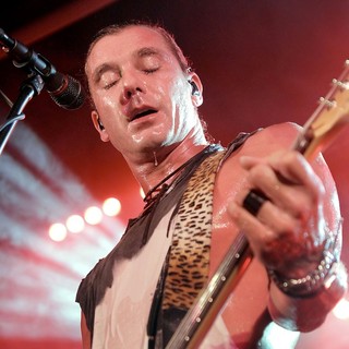 Gavin Rossdale in Bush Performing on Stage - bush-performing-on-stage-30