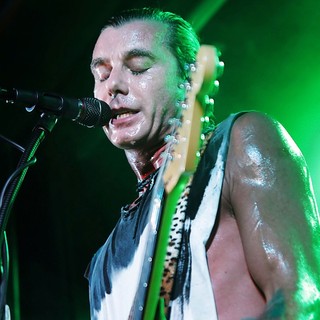 Gavin Rossdale in Bush Performing on Stage - bush-performing-on-stage-32