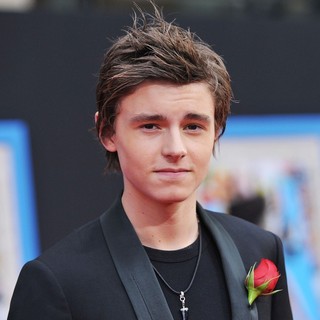 Callan McAuliffe in World Premiere of Prom - callan-mcauliffe-premiere-prom-01