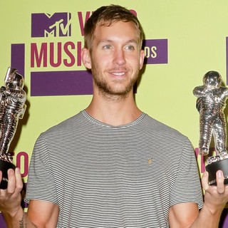 Calvin Harris in 2012 MTV Video Music Awards - Press Room - calvin-harris-2012-mtv-video-music-awards-press-room-01