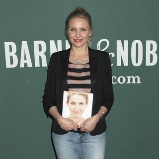 Cameron Diaz Signs Copies of The Longevity Book