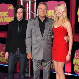 Glen Campbell in 2012 CMT Music Awards - campbell-woollen-2012-cmt-music-awards-01