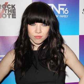 Carly Rae Jepsen in Paramount Studios' 16th Annual Friends 'N' Family Party - Arrivals