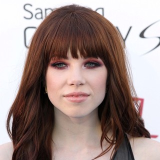 Carly Rae Jepsen in 2013 Billboard Music Awards - Arrivals - carly-rae-jepsen-2013-billboard-music-awards-01