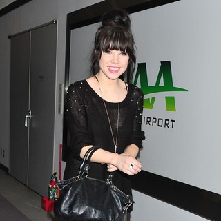 Carly Rae Jepsen in Carly Rae Jepsen Arrives in Tokyo