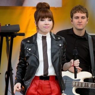 Carly Rae Jepsen Performs Live as Part of Good Morning America's 2013 Summer Concert Series