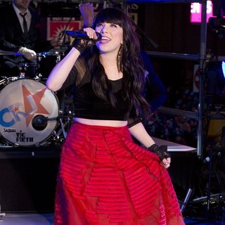 Carly Rae Jepsen in New Year's Eve 2013 in Times Square