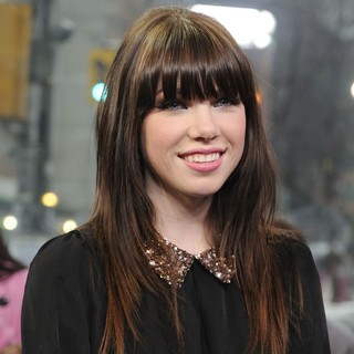 Carly Rae Jepsen in Carly Rae Jepsen Visits Much Music's New.Music.Live Show