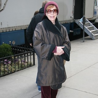 Carol Burnett in Carol Burnett Filming Scenes for Law and Order: Special Victims Unit