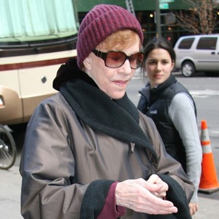 Carol Burnett in Carol Burnett Filming Scenes for Law and Order: Special Victims Unit