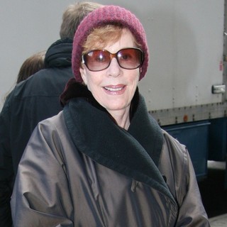 Carol Burnett in Carol Burnett Filming Scenes for Law and Order: Special Victims Unit