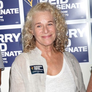 Carole King in Senator Harry Reid's Campaign Headquarters to Kick Off Volunteer Day of Action