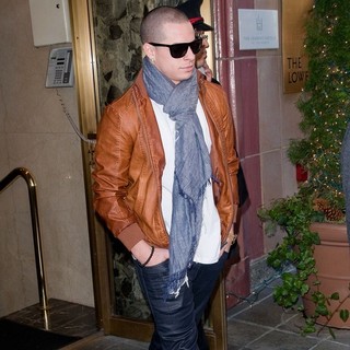 Casper Smart in Casper Smart Leaving His Manhattan Hotel