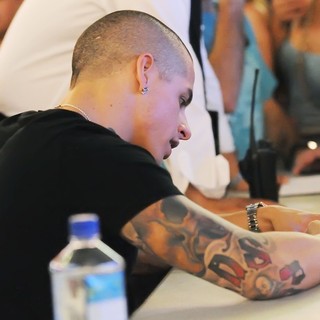 Casper Smart in Casper Smart Signs Autographs